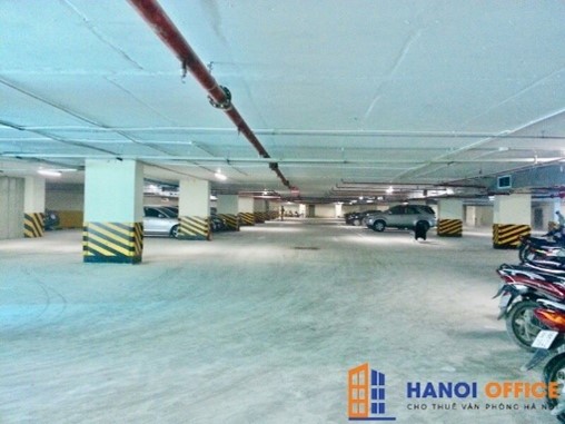 Nhà để xe cao tầng và văn phòng điều hành.