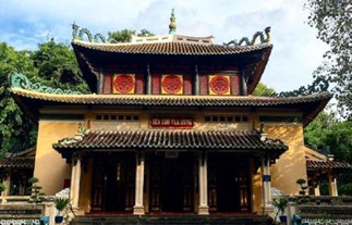 Đền thờ Hùng Vương trong khuôn viên (Thảo Cầm Viên), quận 1